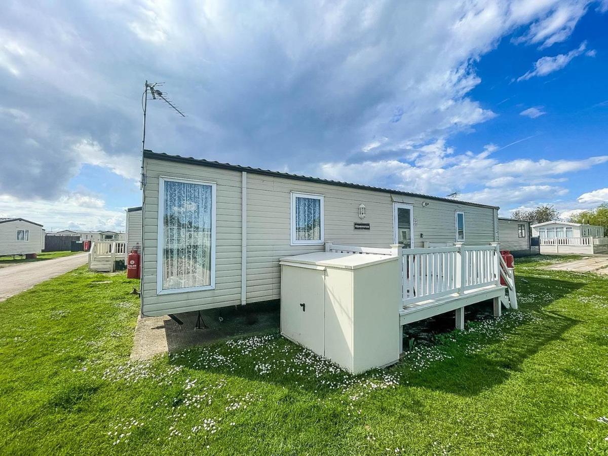 Lovely Caravan With Decking At Heacham Beach In Norfolk, Sleeps 6 Ref 21020C Eksteriør bilde